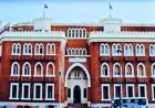اشتباك بالأيدي بين طلاب كلية التربية النوعية في الإسكندرية بسبب أولوية الجلوس داخل الحرم الجامعي