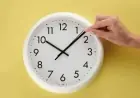 تعرّف على مواعيد غلق المحلات والمطاعم والكافيهات في مصر خلال التوقيت الشتوي 2026