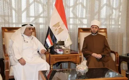 وزير الأوقاف يتباحث مع مدير المكتب الكويتي للمشروعات الخيرية لتعزيز الدعم للعمل الدعوي والتثقيفي
