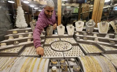 انخفاض أسعار الذهب الليلة في محلات الصاغة: عيار 21 يسجل 6175 جنيها