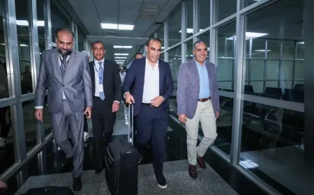 سفير مصر في أوغندا يستقبل بعثة النادي الأهلي في مطار عنتيبي