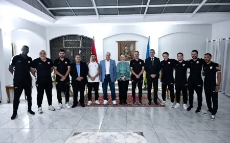 بعثة الزمالك تكرم بدعوة السفيرة المصرية بعد انتصارهم على الجيش الرواندي