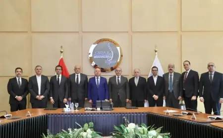 وزير النقل يوقع عقد إنشاء مركز لوجستي عالمي في ميناء الدخيلة يشهد تحولاً إقليمياً ودولياً