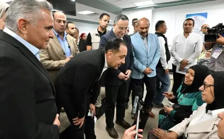 في جولة بالسويس طفلة تلتمس من مدبولي تسهيل حصولها على نظارة طبية ورئيس الحكومة يلبي الطلب
