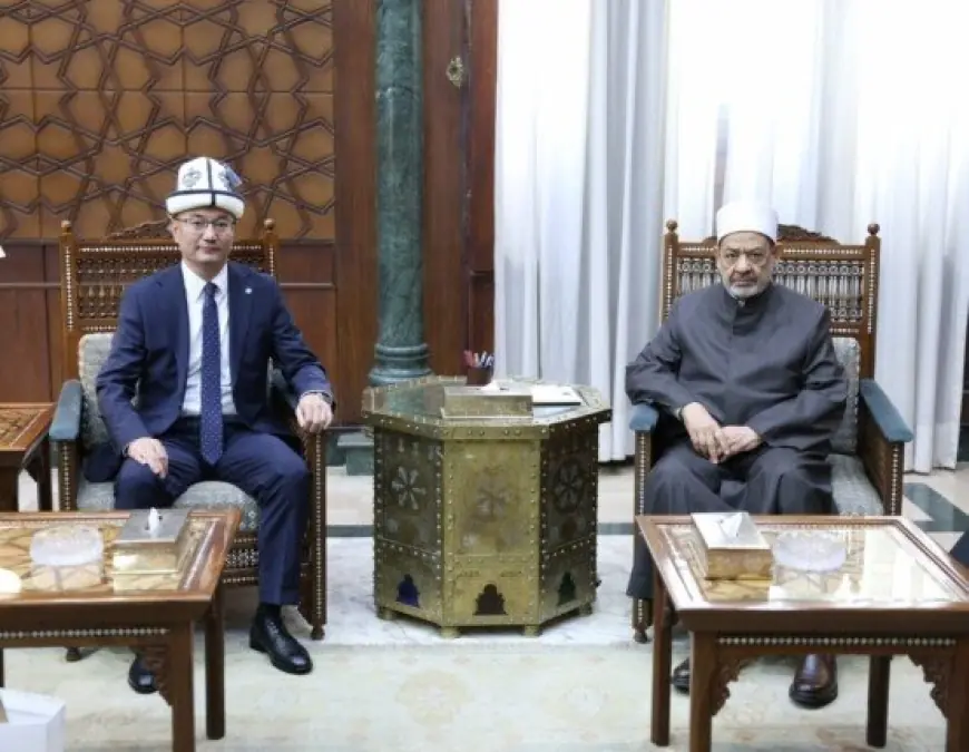 سفير قيرغيزستان يطلب من شيخ الأزهر زيادة فرص المبتعثين والمنح الدراسية لتعزيز التعاون التعليمي