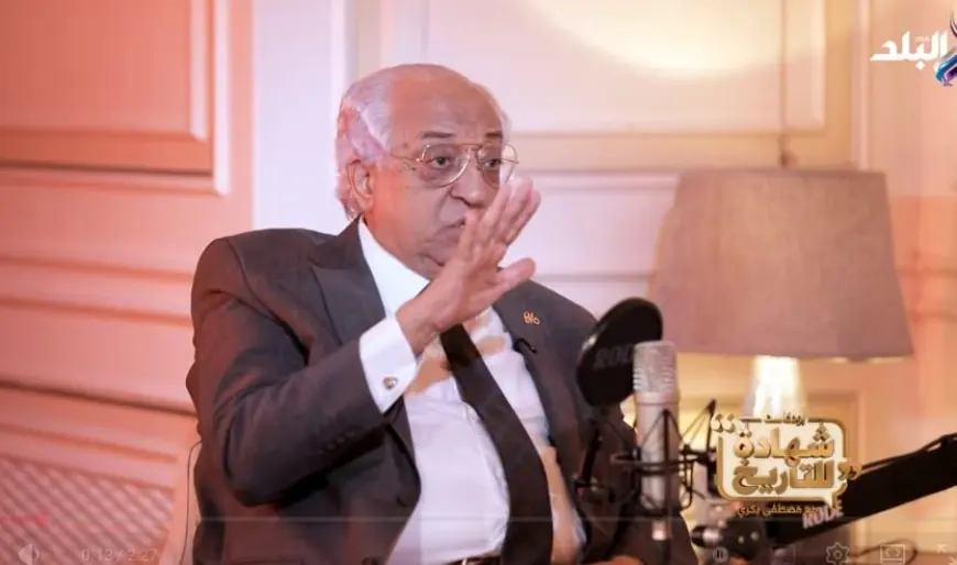 وزير الداخلية الأسبق يكشف: مبارك رفض مغادرة الطائرة عند اقترابها من السجن وطالب بوجود أبنائه بجانبه