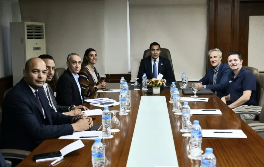 لقاء حاسم بين وزير الرياضة والرئيس التنفيذي لرابطة محترفي الإسكواش العالمية