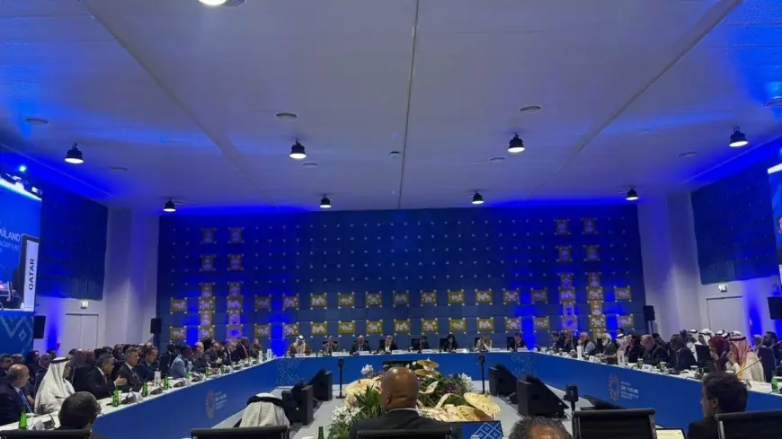 وزير الخارجية يناقش التحديات الاقتصادية الإقليمية وأولويات التنمية مع رئيس مجموعة البنك الدولي