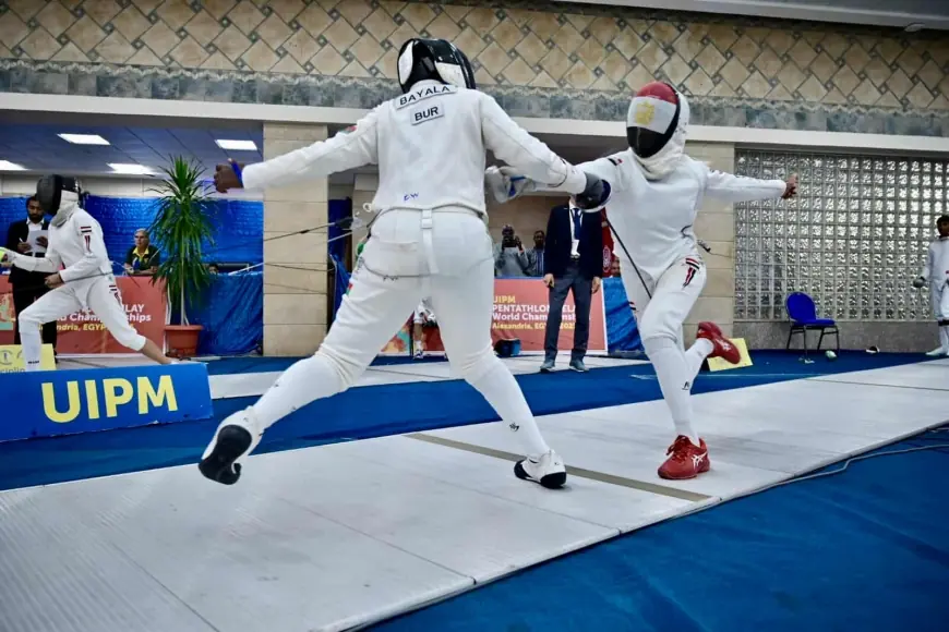 أحمد هشام يحقق إنجازًا بتأهله لربع نهائي كأس العالم لسلاح السيف في الجزائر