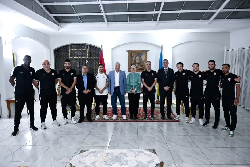بعثة الزمالك تكرم بدعوة السفيرة المصرية بعد انتصارهم على الجيش الرواندي