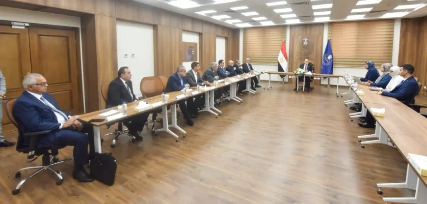علي الغمراوي يناقش سبل تعزيز الاستثمار ودعم صناعة الدواء مع ممثلي غرفة الصناعة
