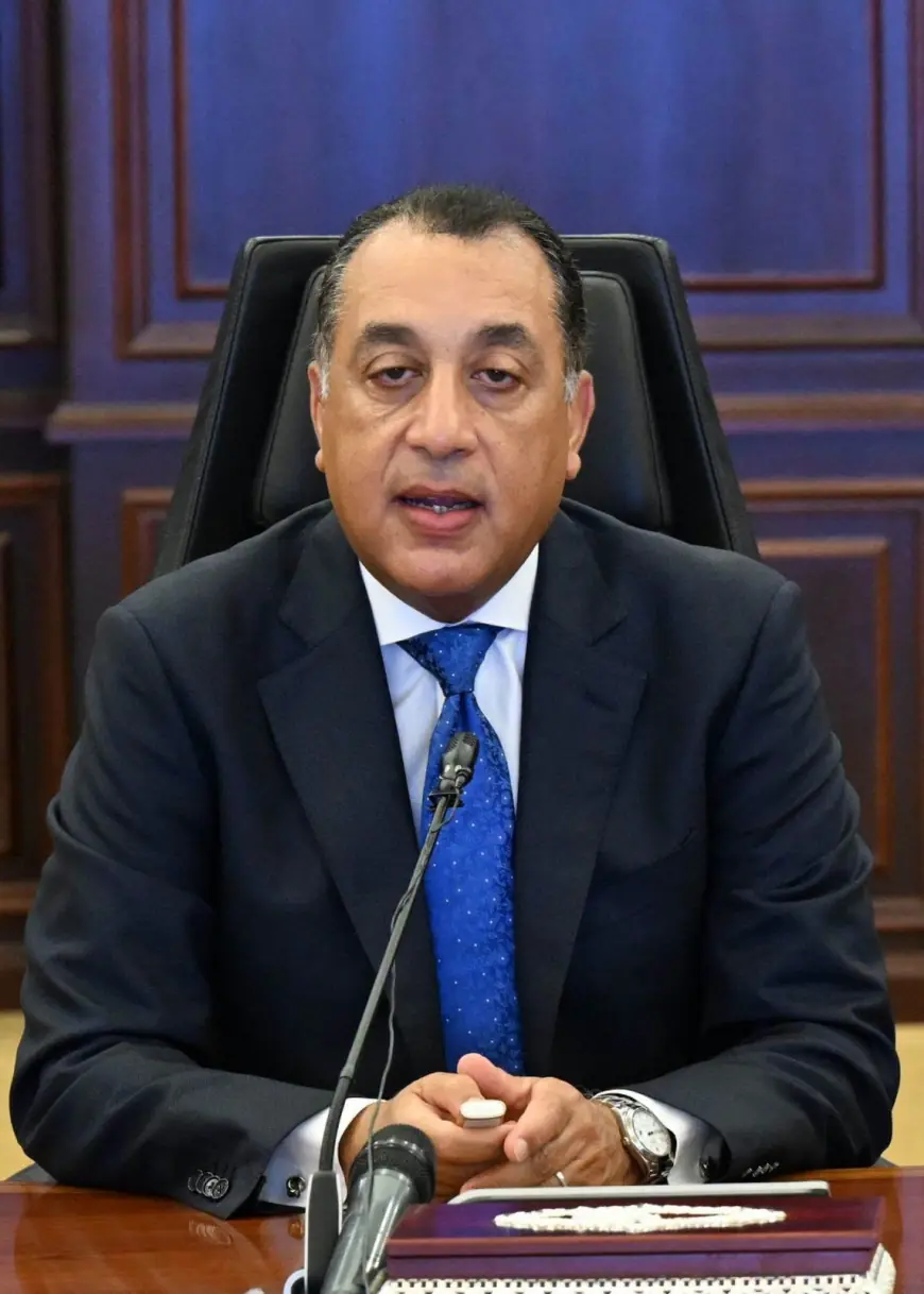 رئيس الوزراء يؤكد: الحكومة تستمع للمواطنين بدلاً من الاكتفاء بالكلام
