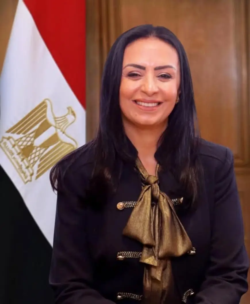 وزيرة التضامن الاجتماعي تراقب أبعاد حادث التصادم في طريق أسيوط الغربي