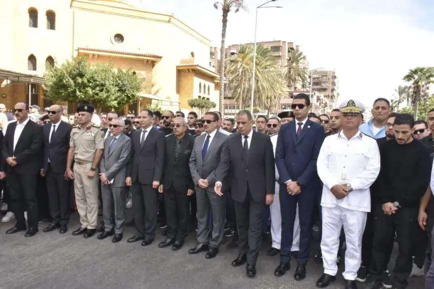 محافظ بورسعيد وكبار مساعدي وزير الداخلية يقودون مراسم الجنازة العسكرية للشهيد النقيب أحمد النشار