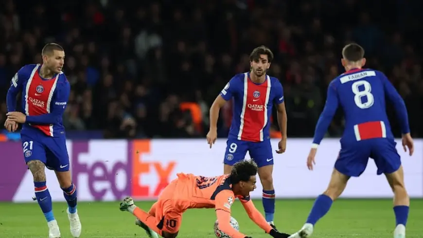 تقدم باريس سان جيرمان على برشلونة بهدف في الشوط الأول من دوري أبطال أوروبا