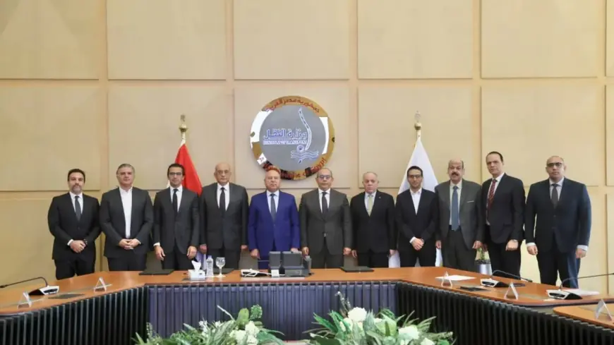 وزير النقل يوقع عقد إنشاء مركز لوجستي عالمي في ميناء الدخيلة يشهد تحولاً إقليمياً ودولياً