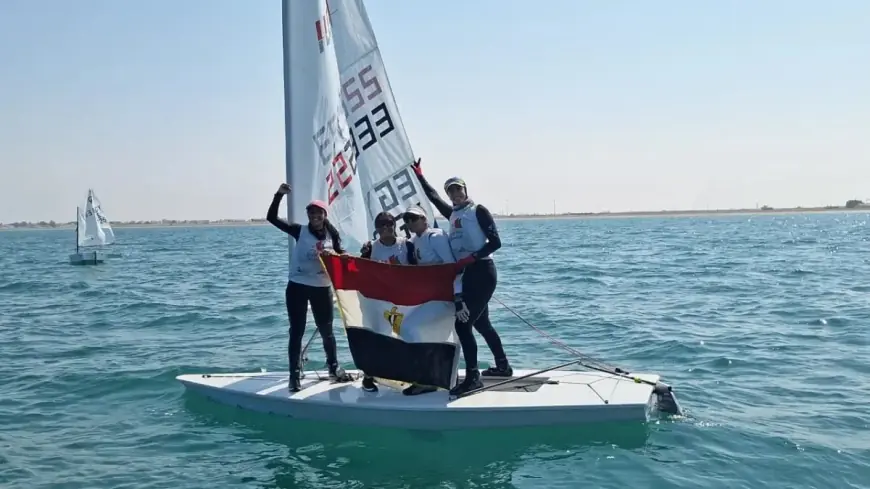 وزير الرياضة يهنئ منتخب الشراع على إنجازه المبهر بحصد ذهبيتين وفضية وبرونزية في سلطنة عُمان