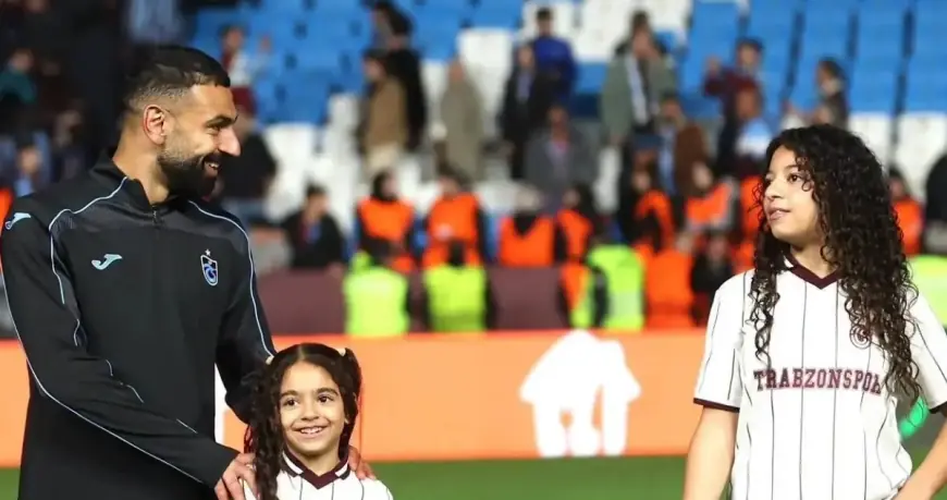 محمد صلاح يشارك لحظات احتفال بفوز طرابزون سبور على هارتس بصور مميزة مع ابنتيه مكة وكيان