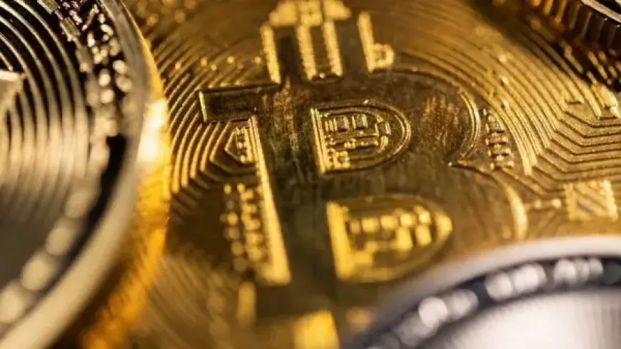هبوط بيتكوين إلى 81.9 ألف دولار يعزز هبوط أسهم التكنولوجيا