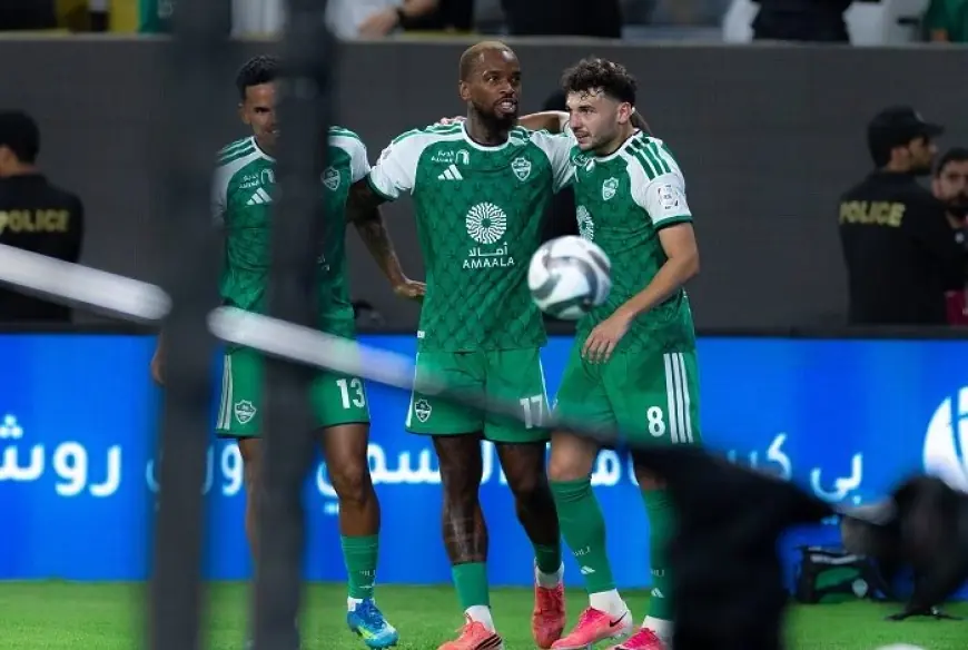 الأهلي يسحق الخليج برباعية مذهلة في الدوري السعودي
