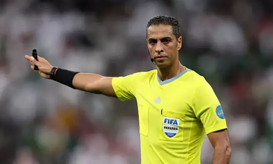 تعيين أمين عمر لقيادة مباراة الأهلي ومودرن سبورت في الدوري المصري