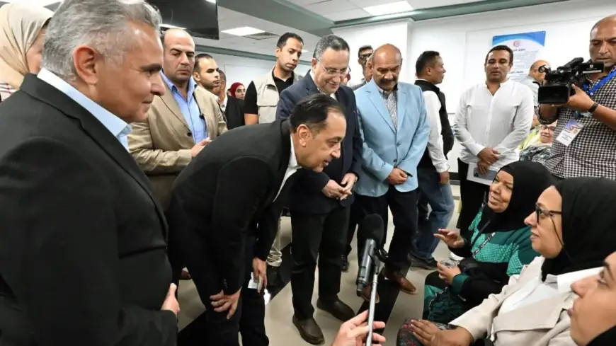 في جولة بالسويس طفلة تلتمس من مدبولي تسهيل حصولها على نظارة طبية ورئيس الحكومة يلبي الطلب