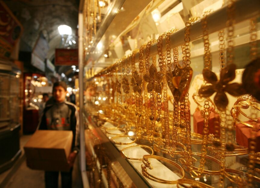 انخفض سعر جرام الذهب في مصر بمقدار 100 جنيه استرليني خلال فبراير 2023.