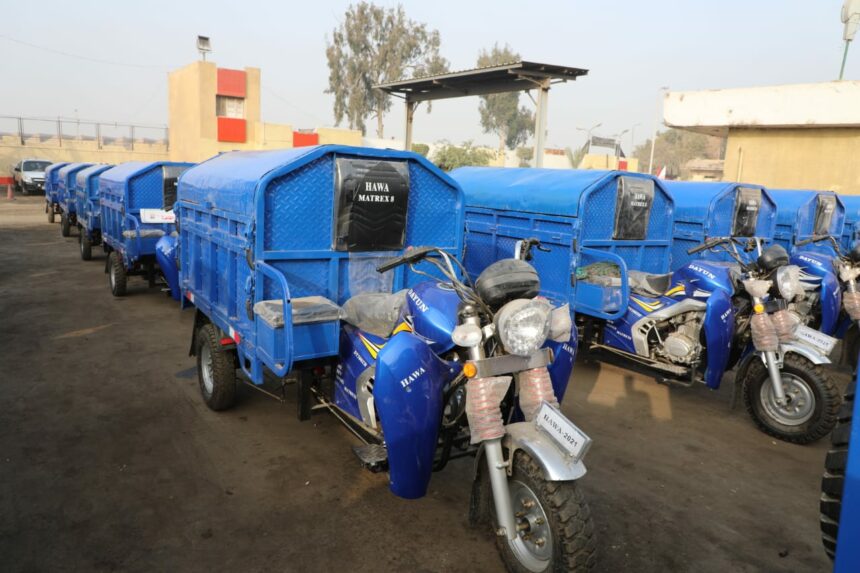 تشغيل 100 دراجة ثلاثية قمامة في الأزقة الخلفية للقاهرة.