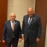 وزير الخارجية يبحث سبل تعزيز العلاقات الثنائية مع نظرائه الجزائريين