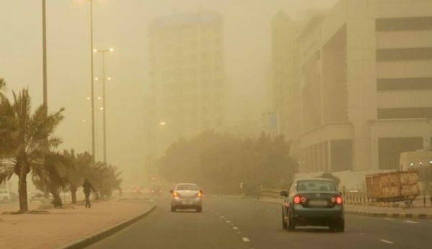 الأرصاد: رياح حارة ورمال تؤثر على القاهرة وانخفاض الرؤية
