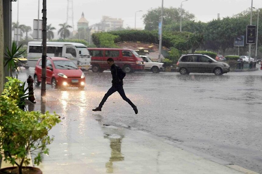 استعد .. الأرصاد الجوية: ستمطر القاهرة في الساعات القليلة القادمة