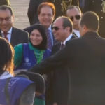 الرئيس السيسي يصل مقر احتفالية «كتف في كتف» أكبر مبادرة للحماية الاجتماعية في مصر 