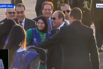الرئيس السيسي يصل مقر احتفالية «كتف في كتف» أكبر مبادرة للحماية الاجتماعية في مصر 