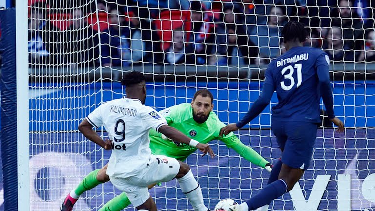 باريس سان جيرمان يتعرض لهزيمة رابعة في الدوري الفرنسي أمام رين