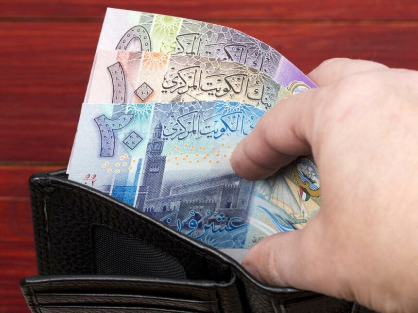 سعر الدينار الكويتي اليوم الجمعة 31 مارس 2023 في 10 بنوك
