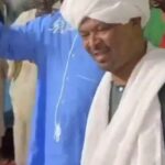 فيديو لنثر الأموال بين رجلي دين شهيرين.. يشغل السودانيين