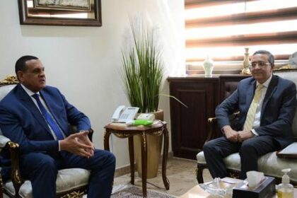 وزير التنمية المحلية يبحث مع سفير الهند بالقاهرة تعزيز التعاون بين البلدين
