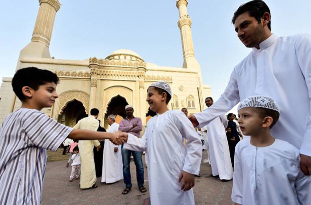 أعلنت ثلاث دول إسلامية استحالة رؤية هلال شاور ، عيد الفطر ، السبت