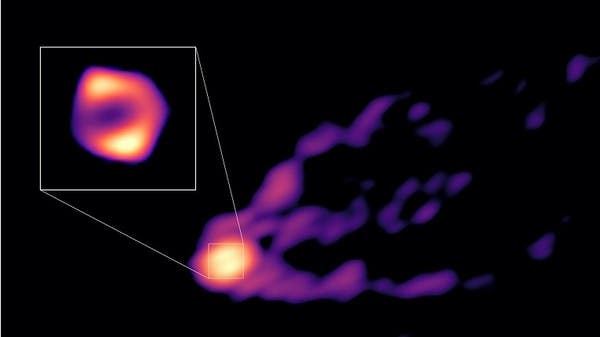 العلماء يلتقطون أول صورة لمادة استطاعت الافلات من ثقب أسود