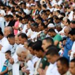 أعلنت ثماني دول ، السبت ، أول أيام عيد الفطر