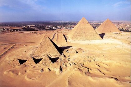 مد مواعيد العمل الرسمية بالمتحف المصري بالتحرير ومنطقة أهرامات الجيزة