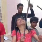 أطفال يلوحون بالسيوف.. فيديو يثير عاصفة غضب في تونس