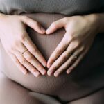 ما تعانيه الحامل في الشهر الثامن