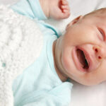 ما هو علاج الحزق عند الأطفال حديثي الولادة